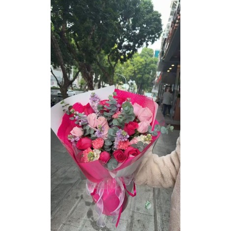 玫红色系花束